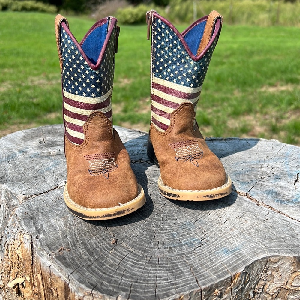 Twister American Flag Boot. Size 5 toddler.